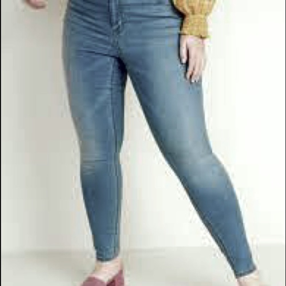 Old Navy Super Skinny Midrise Size 22 Long, Stretch, Medium Wash, Women’s Jeans